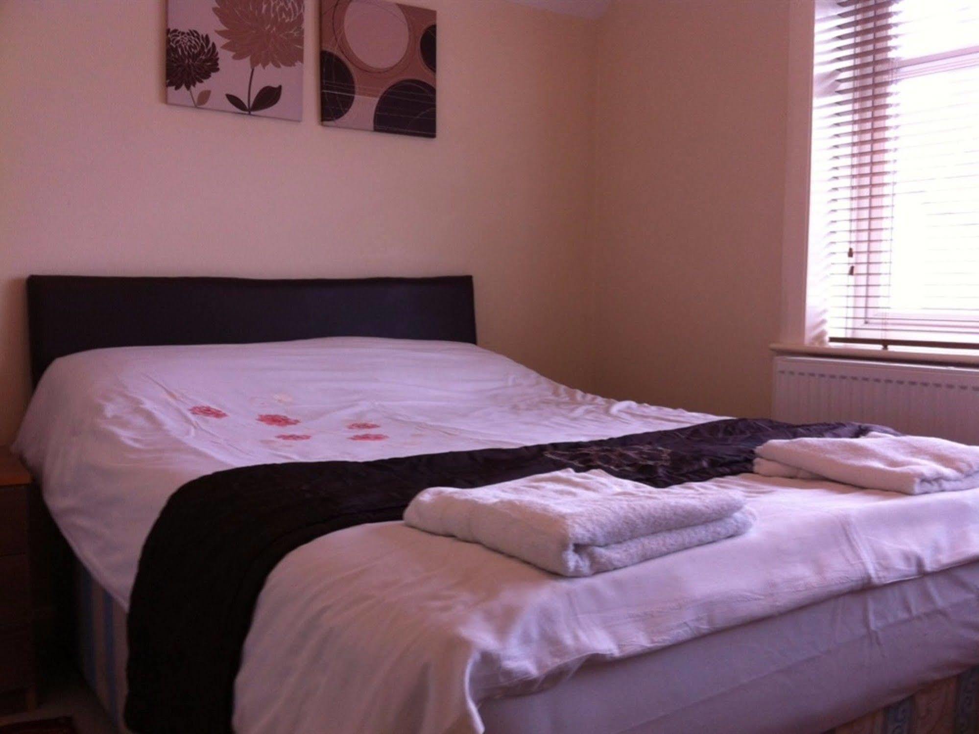 Three Bridges B & B - Gatwick Crawley Kültér fotó